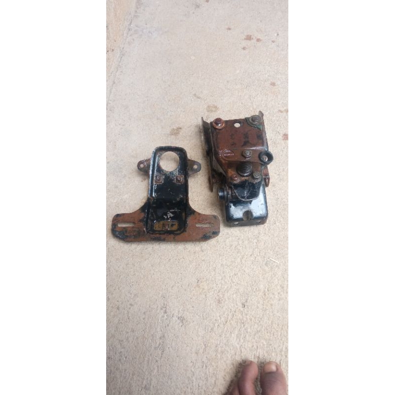 breket besi jok c700 c800 original