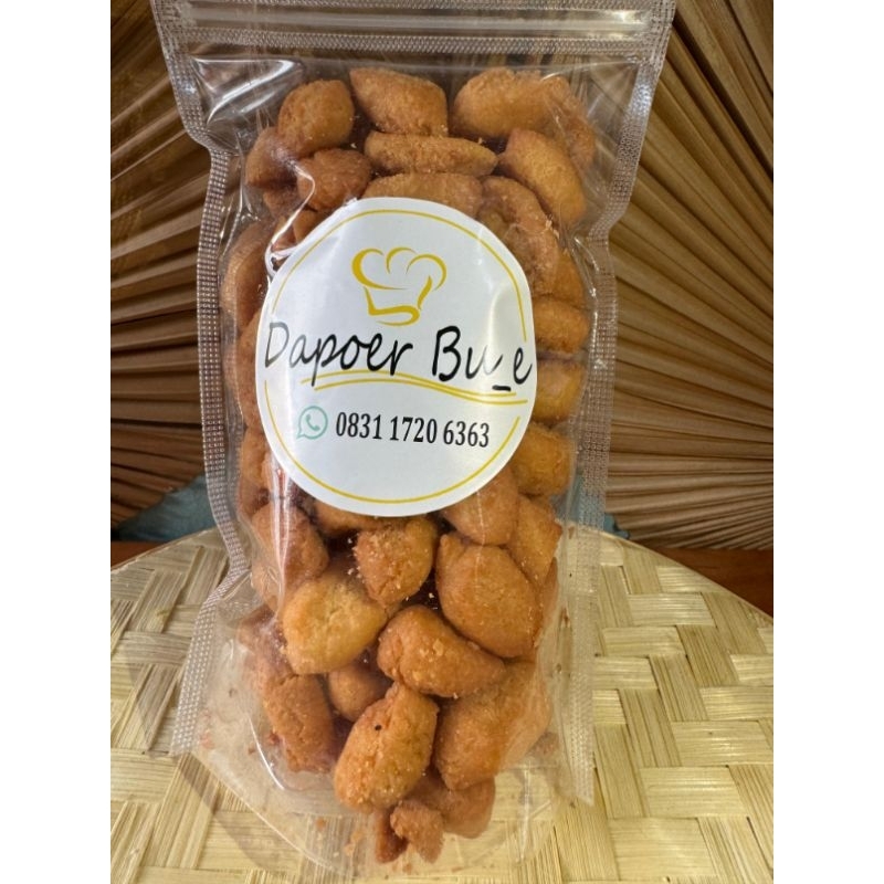 

Biji Ketapang, camilan. snack