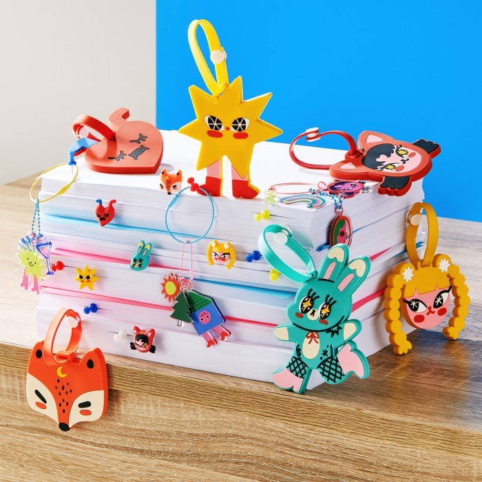 

Liunic on Things Blind Box Bag Charm