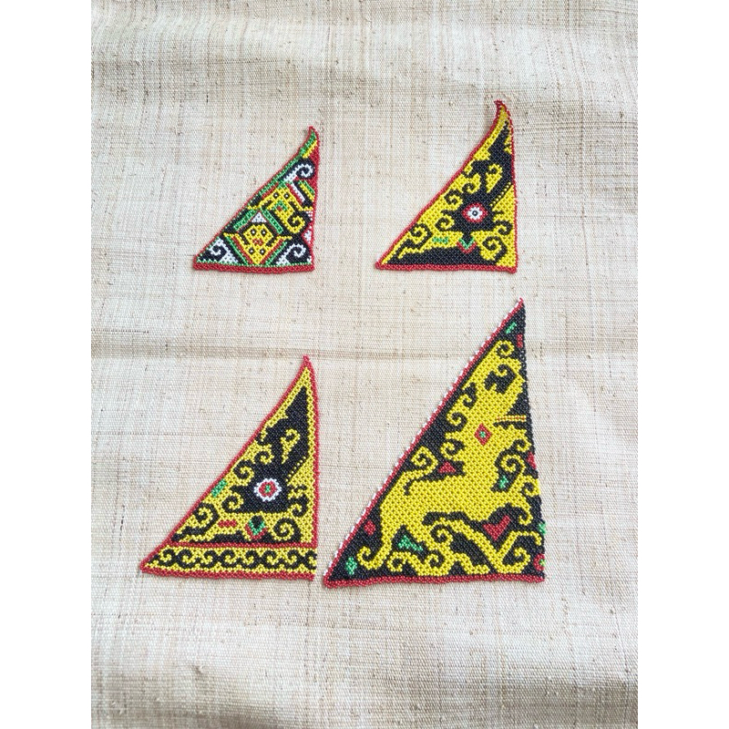 Manika Kaltim - Manik Sudutan Baju / Manik Segitiga Baju Dayak Bahau Kalimantan