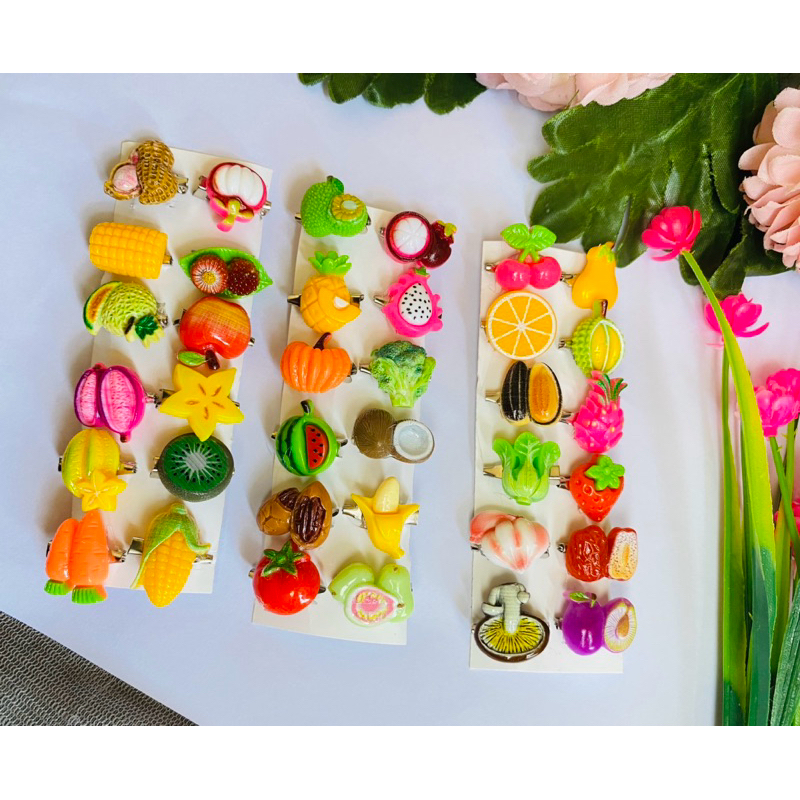 Lusinan bros pin karakter buah sayur