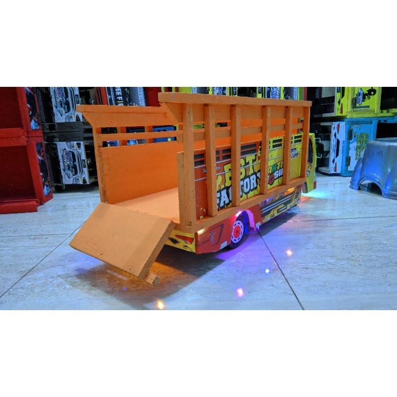 miniatur truk kayu jumbo/miniatur truk oleng/truk kayu