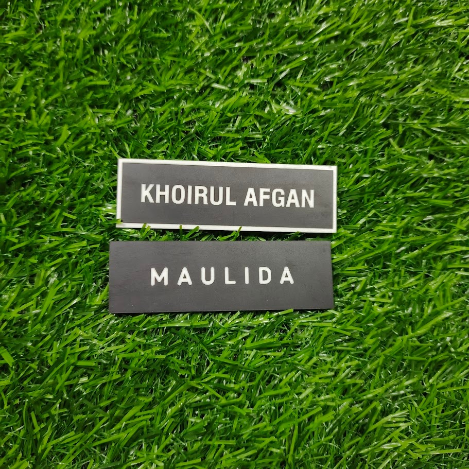 

NAMETAG AKRILIK DOFF 3MM / PAPAN NAMA DADA AKRILIK DOFF UKURAN 2,5X8CM / PAPAN NAMA TNI POLRI BAHAN DOFF