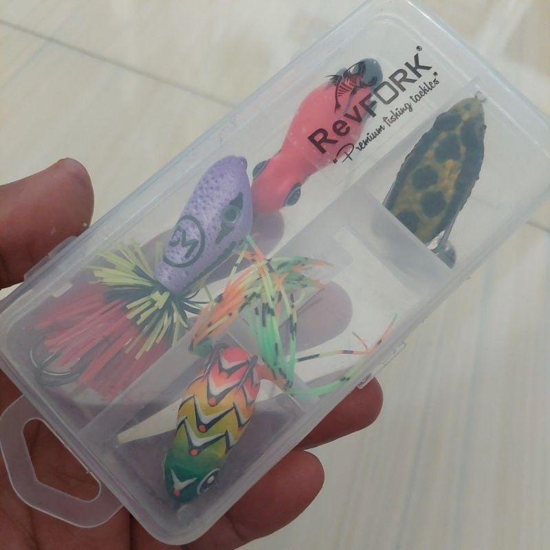 box lure dan satu paket umpan casting gabus