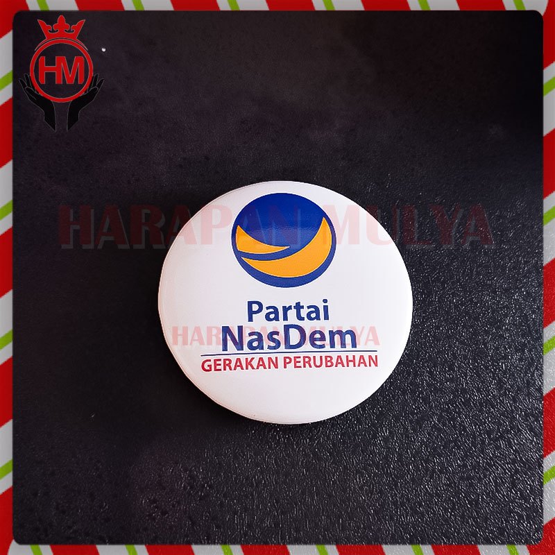 Lencana Plastrik Logo Partai Nasdem - Pin Partai Nasional Demokrasi Nasdem - Harapan Mulya