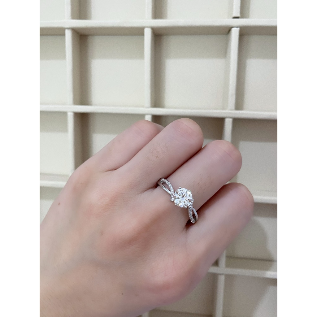 Cincin Tunangan Batu Moissanite Sertifikat Asli GRA