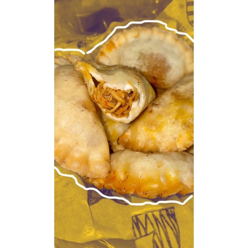 

cireng isi ayam suwir pedas