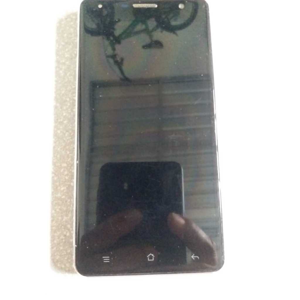 HP POLYTRON R2509. Matot lcd mulus