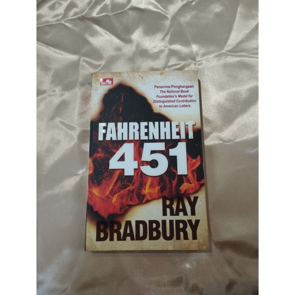 preloved | Fahrenheit 451 - Ray Bradbury