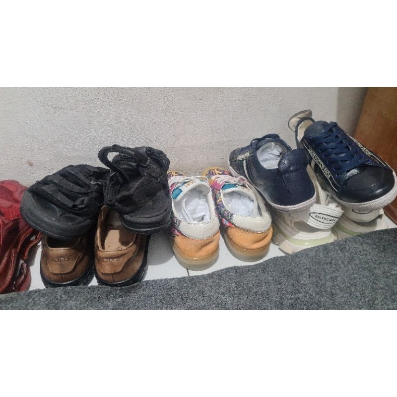 paketan sepatu italy