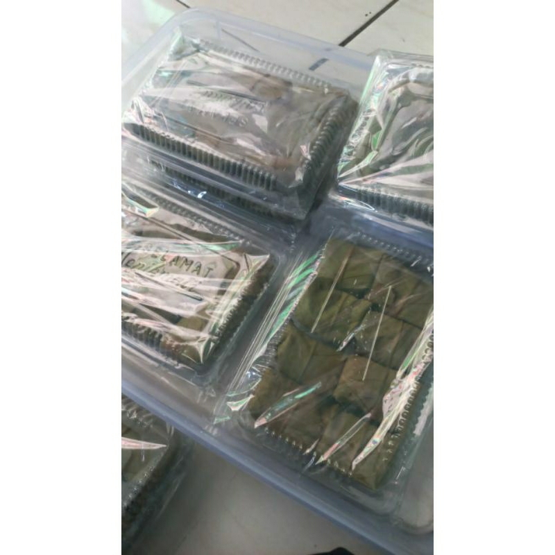 

tape ketan daun jambu