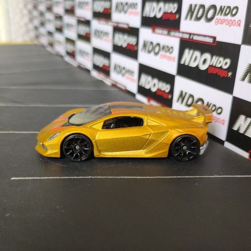 Hot Wheels Lamborghini Sesto Elemento Gold New Loose Giftpack 2018