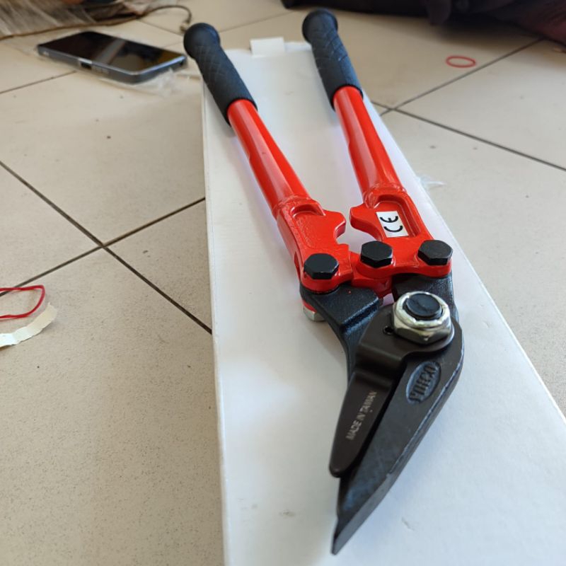 

Gunting plat Besi strapping band eyzer 18 inch/ YBICO Made in taiwan