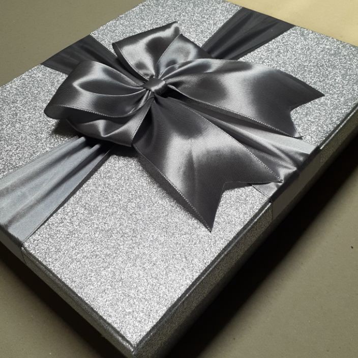 

SPECIAL GIFTBOX GLITTER WHITE ABU MUDA PITA ABU TUA HADIAH VALENTINE