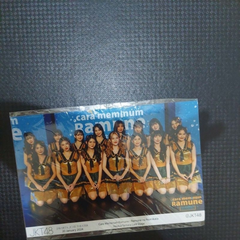 Photo Group Last Show Chika JKT48 (mode formal)