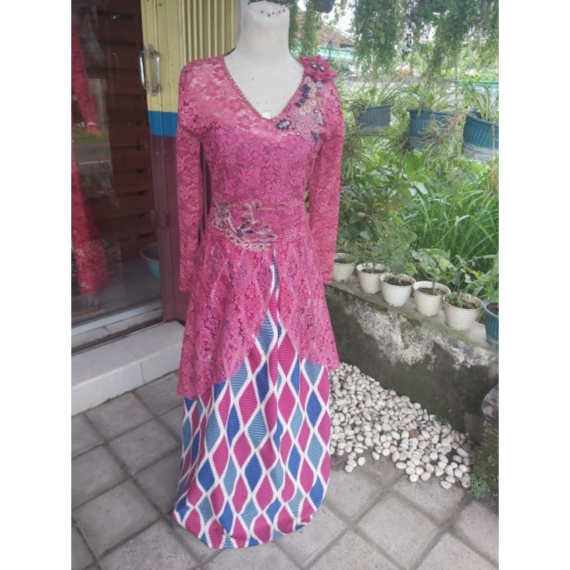 Kebaya wisuda/ kebaya bekas pakai/ kebaya modern/ kebaya preloved