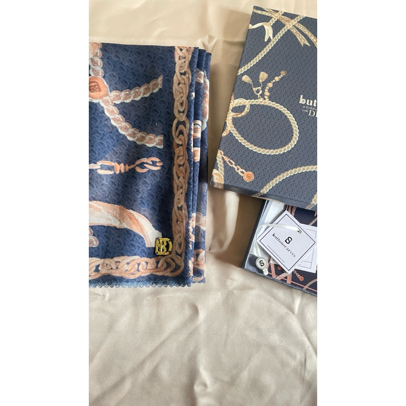 Preloved Buttonscarves Chain Series 1