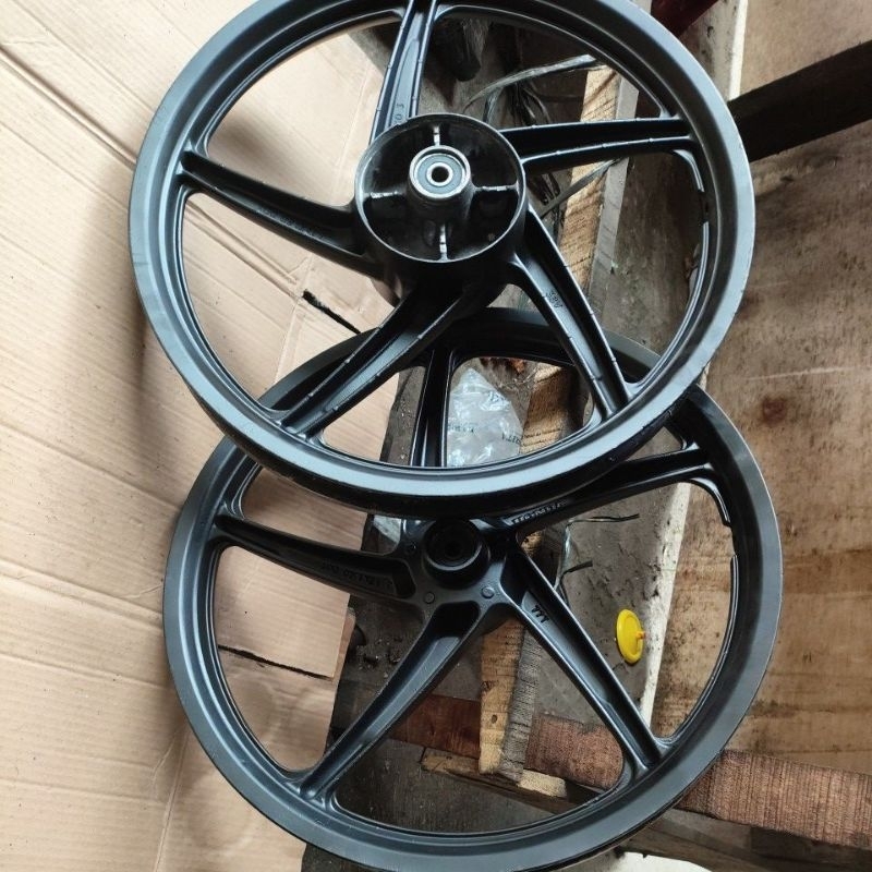 velek/velg set full set Honda Supra x 125 dobel dis lengkap siap pakai ORI copotan 100% no minus