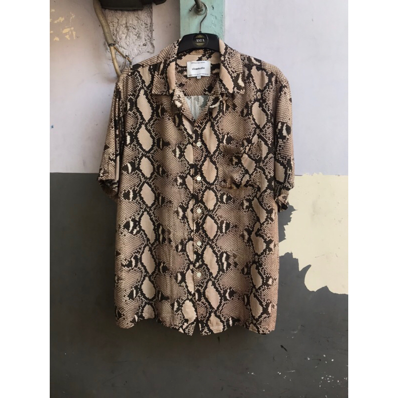 kemeja Vivastudio snakeskin size XL preloved