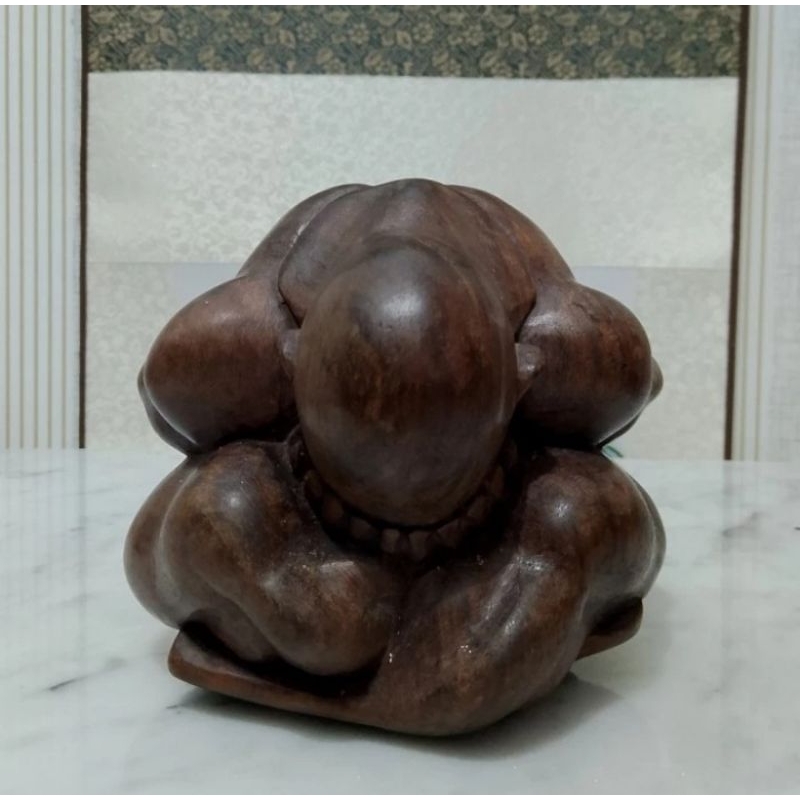 Patung kayu solid orang tutup muka