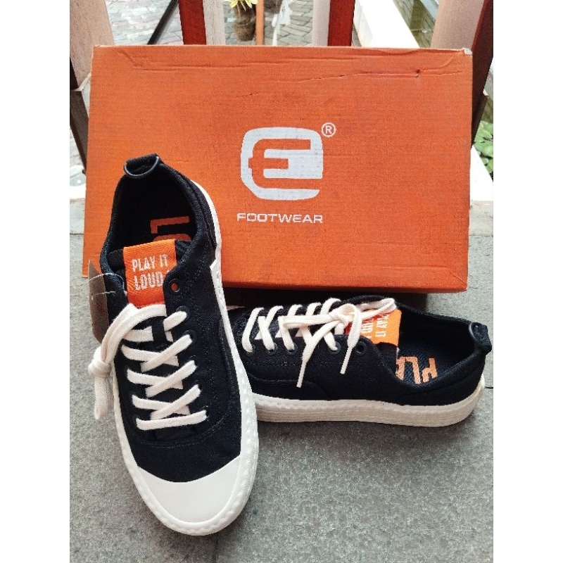 Sepatu Ace Low Black brand Emba