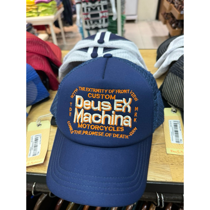 TOPI PRIA DEUS EX MACHINA ORIGINAL