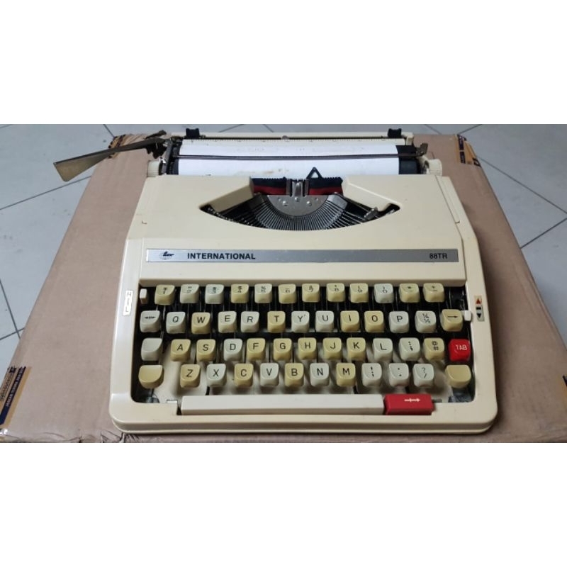MESIN TIK KETIK JADUL VINTAGE MEREK BRAND BROTHER INTERNATIONAL ROYAL ARORI ROVAST TERMURAH BARANG A