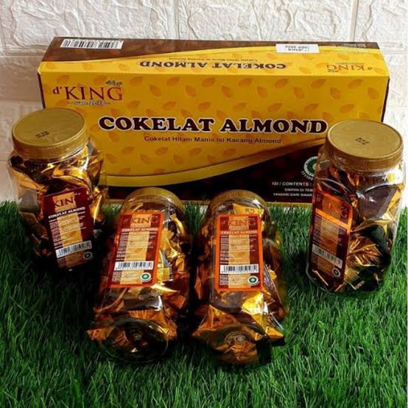

Coklat Almond D'king, Cokelat Hitam Manis Isi Kacang Almond