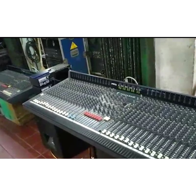 Soundcraft Spirit8 32ch