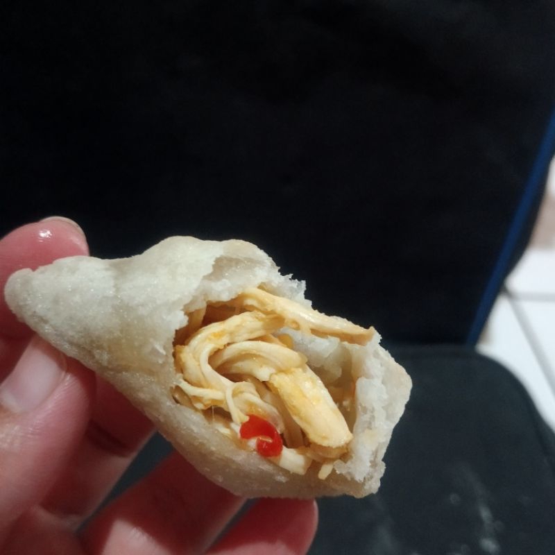 

Cemilin Cemilan: Cireng isi ayam suwir pedas, isi 10 pcs