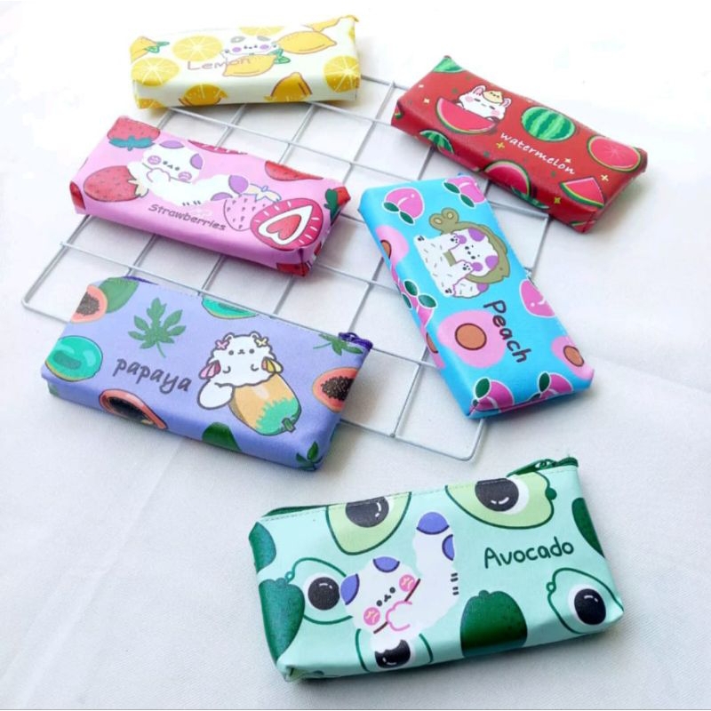 

Tempat Pensil Ukuran Medium Motif Fruity Bear