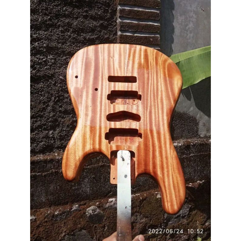 Body Gitar Stratocaster Custom Natural