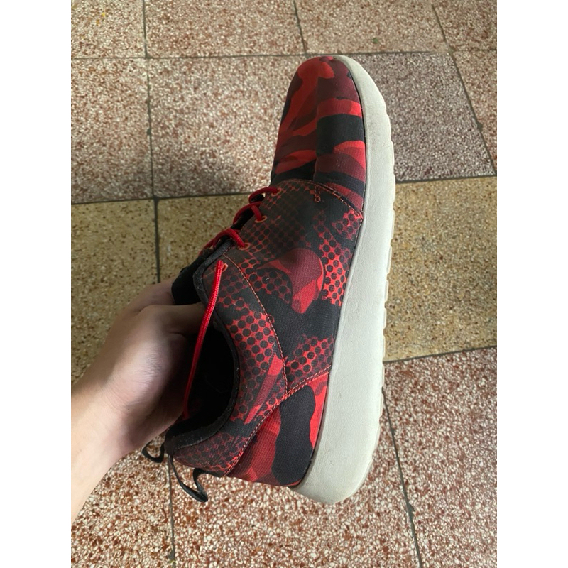 Sepatu nike roshe run camo red original 100%