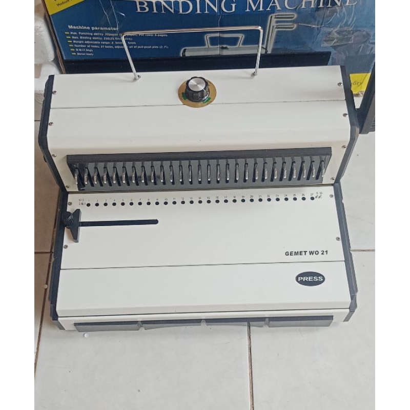 

MESIN JILID SPIRAL KAWAT LUBANG BULAT BESAR UNIT BARU