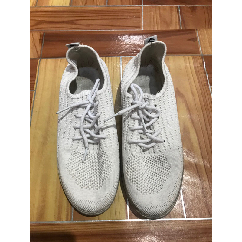 preloved sepatu putih PVN white shoes