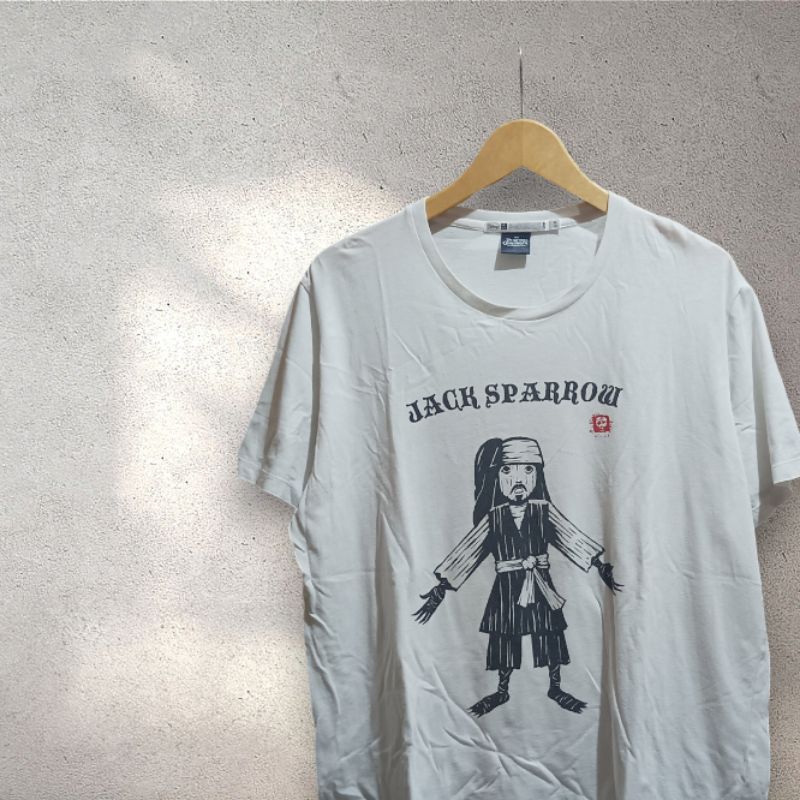 Kaos Uniqlo x pirates of the caribbean