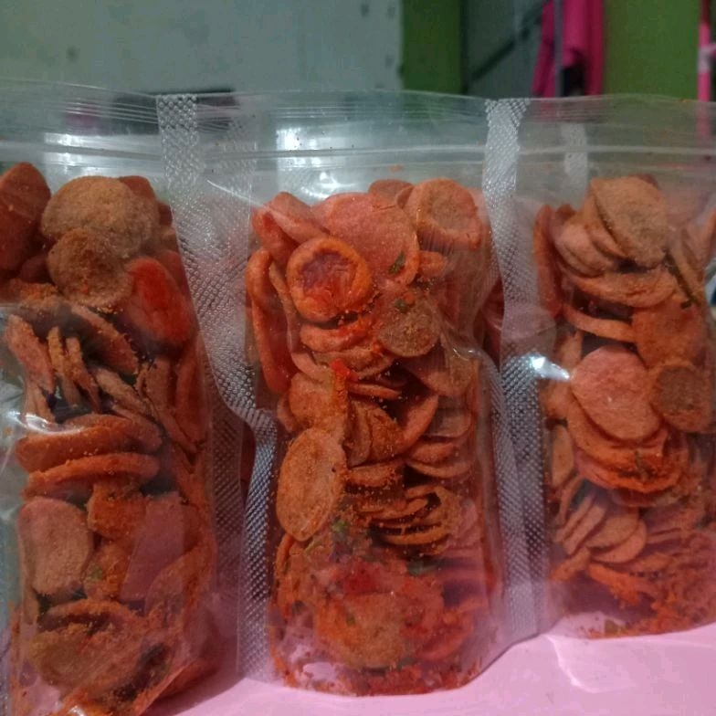 

KERIPIK SOSIS PEDAS MANIS GURIH DAUN JERUK CEMILAN VIRAL MURAH LEZAT