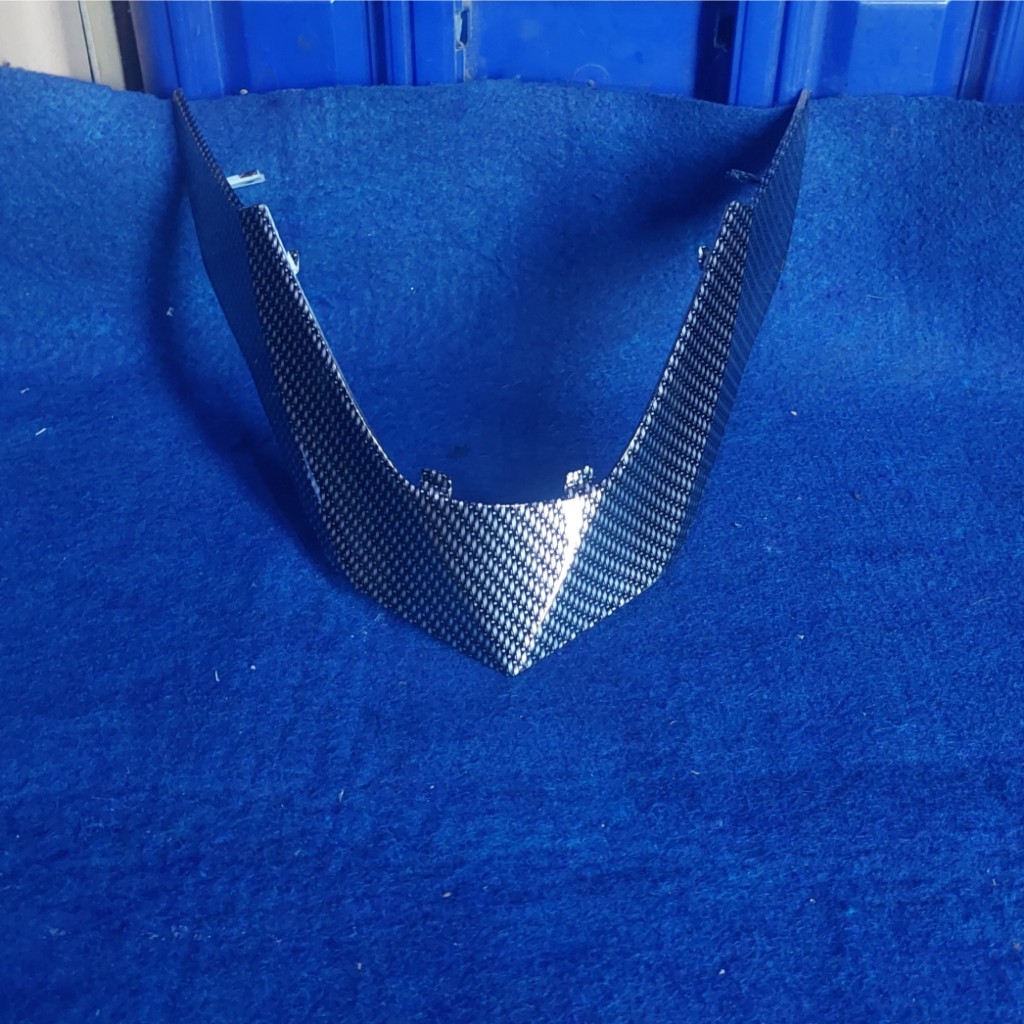 COVER DAGU LAMPU DEPAN BAWAH HONDA SONIC 150R KARBON