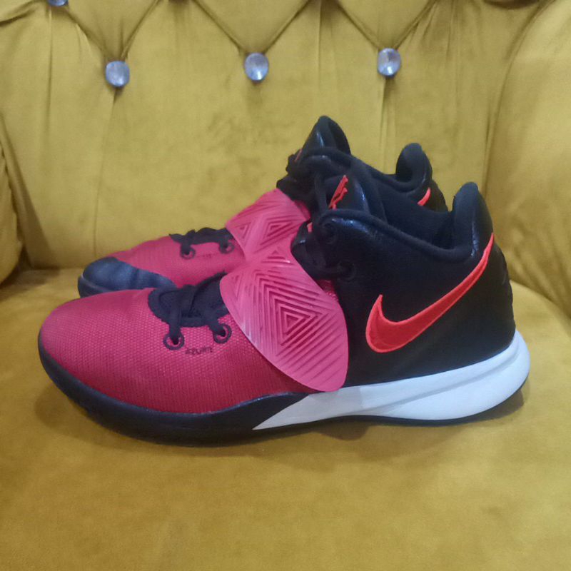 Sepatu Kyrie Flytrap 3 EP"University Red"