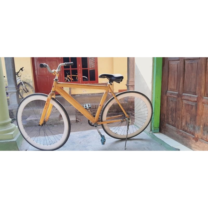 sepeda fixie ukuran 26 kondisi 70% bekas seperti di foto  siap pakai