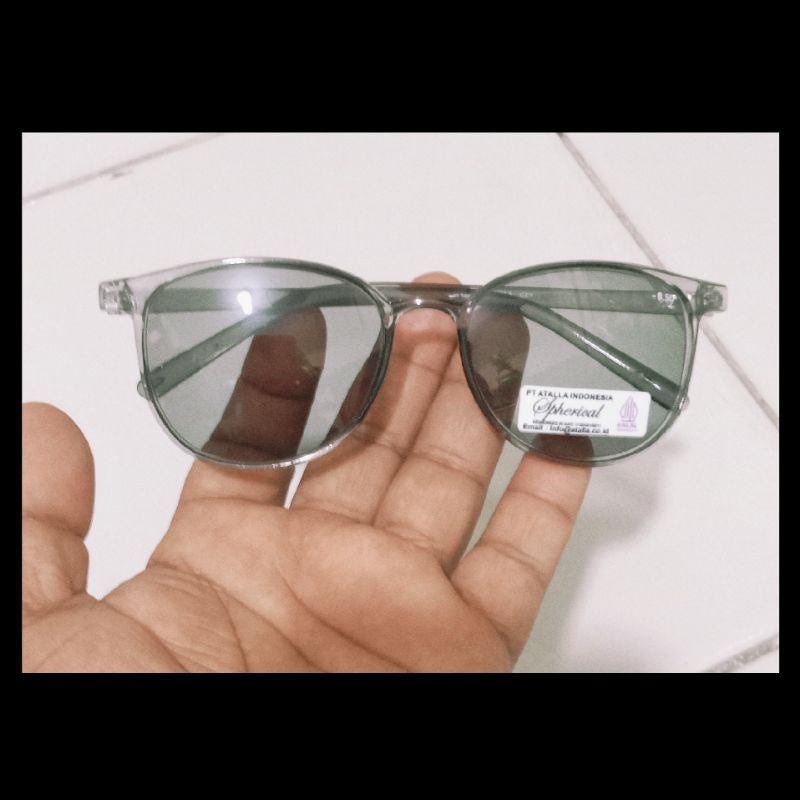 KACAMATA PLUS LENSA GREY,  KACAMATA PLUS BACA DAN JALAN ANTI UV