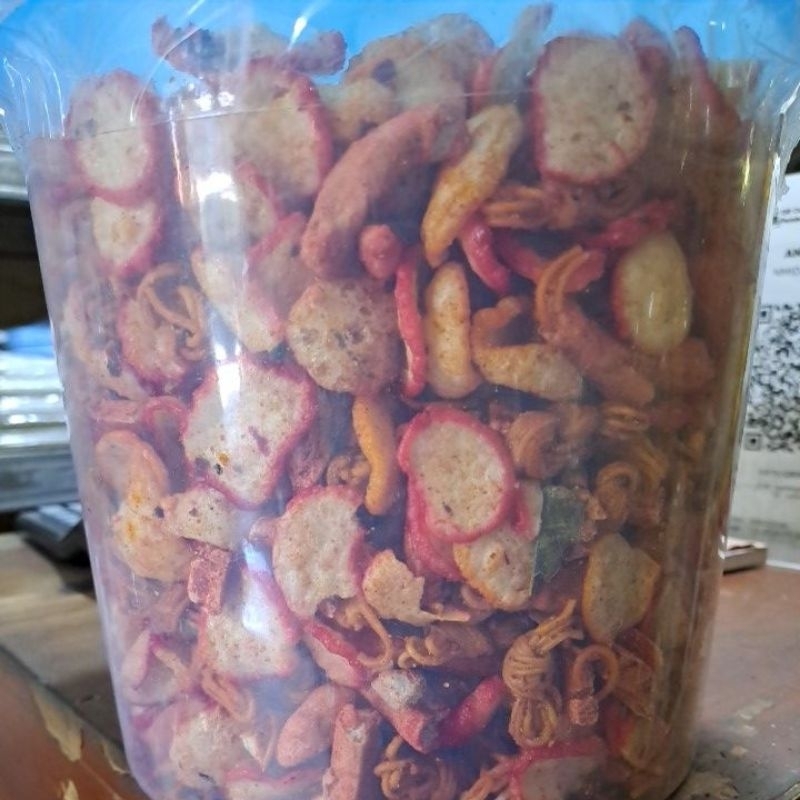 

Camilan viral pedas mix enak renyah gurih 1700gr