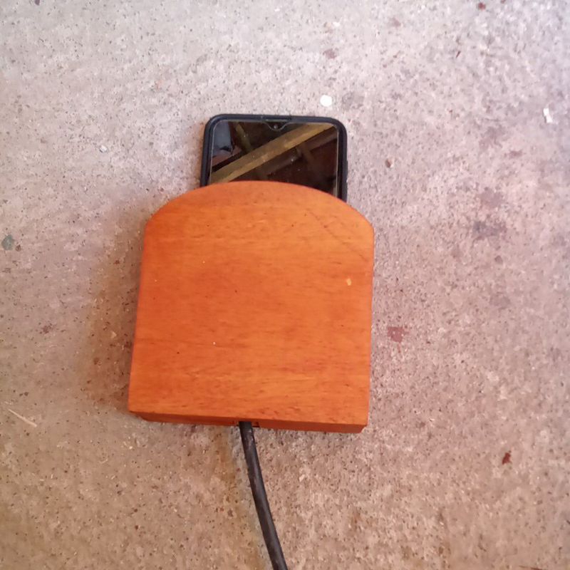 holder cas hp tempel dinding kayu aestetik