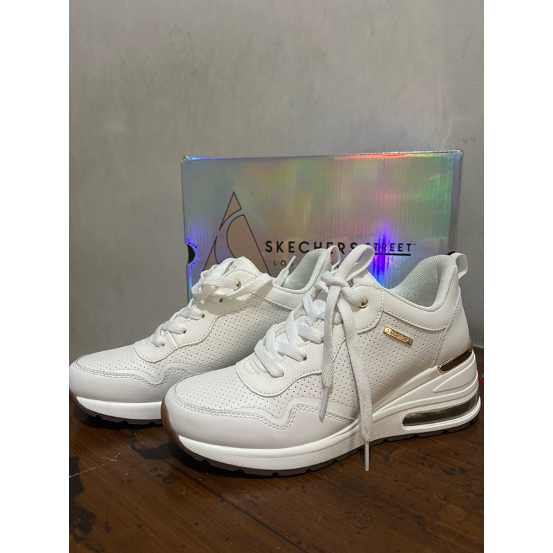 preloved Skechers million Air Women's Sneaker