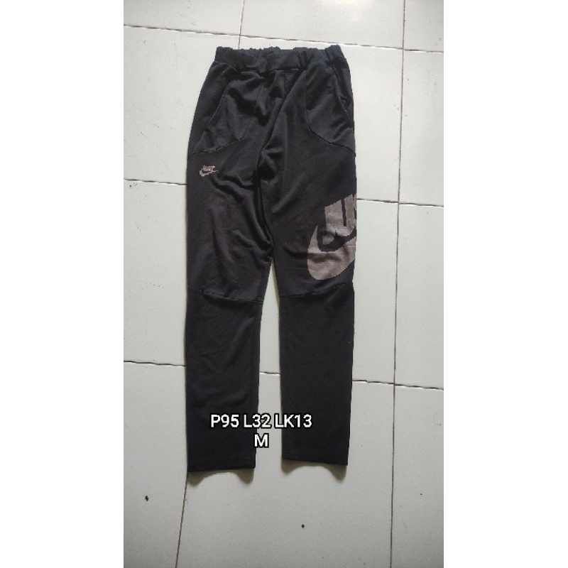 celana training nike M