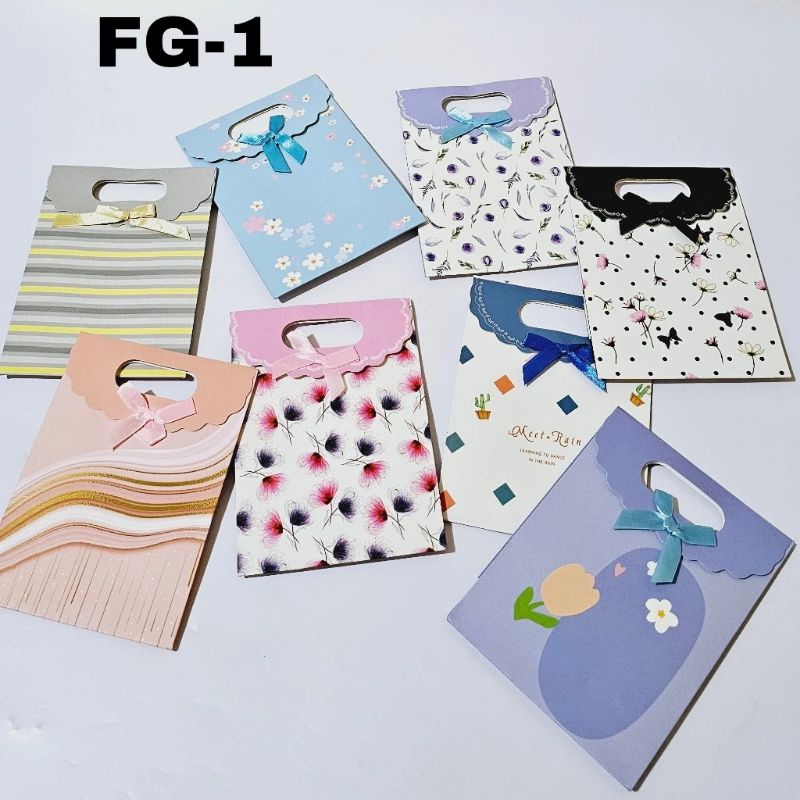 

Hand Bag Kado FG-1(S) / Goodie Bag / Tas Serbaguna / Tas Tenteng/Tas Kado ukuran 16,5 cm