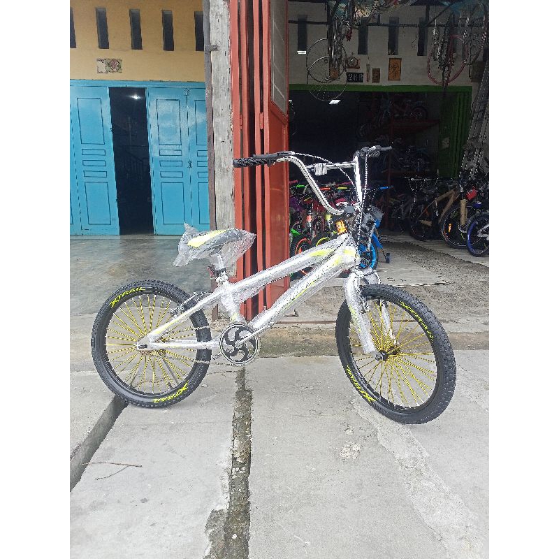 sepeda bmx merk xtrail frame & garpu chrome ukuran 20 inci
