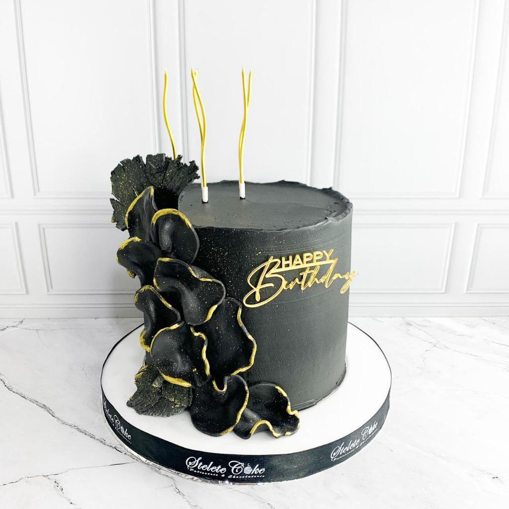 

Kue Ulang Tahun/Birthday Cake/Kue Ultah Tema Black/Black Cake/Kue Ulang Tahun Jakarta