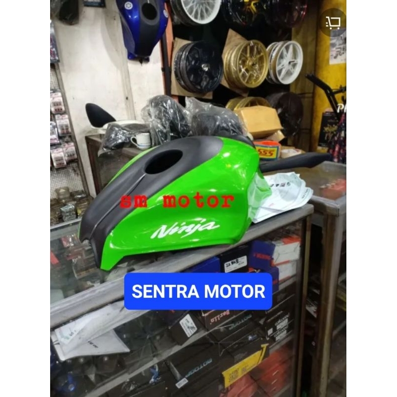 kondom tangki kawasaki ninja 250 karbu cover tangki ninja 250 karbu tersedia warna hijau , hitam , p