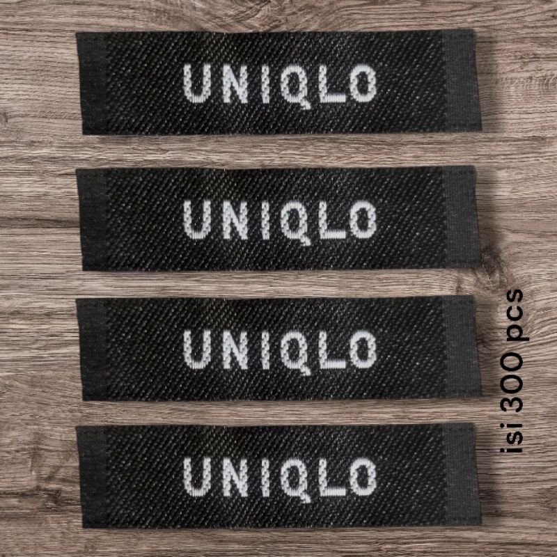 

TAG UNIQLO | WOVEN RAJUT UNIQLO 300 PCS